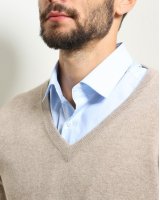 Pull col V en cachemire beige pour homme