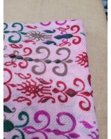 Pashmina Himalayan en Cachemire motif Empire Rose vert rouge fond rose