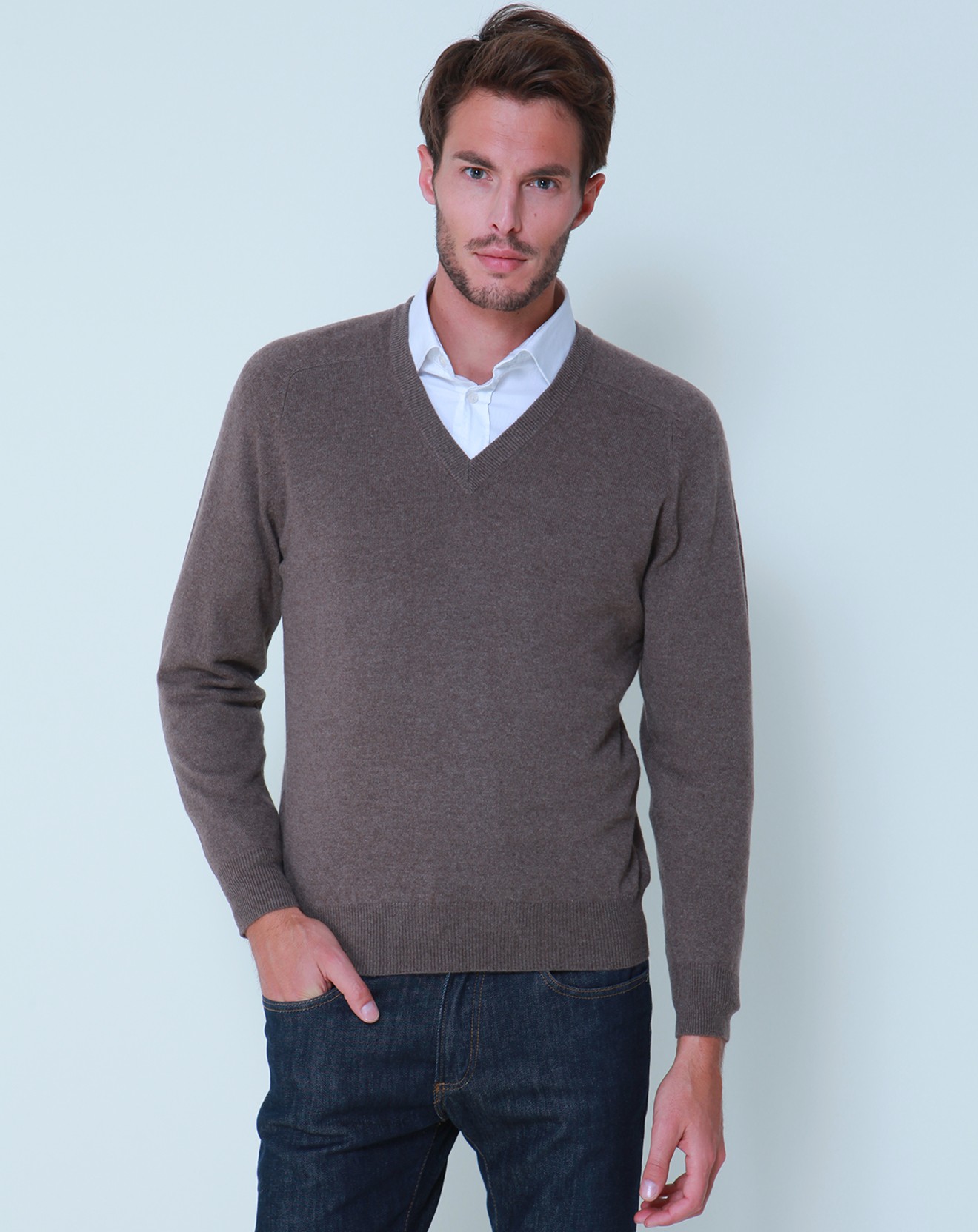Le pull col en V en cachemire pour homme : l'élégance classique pour hommes Hermine de Pashmina